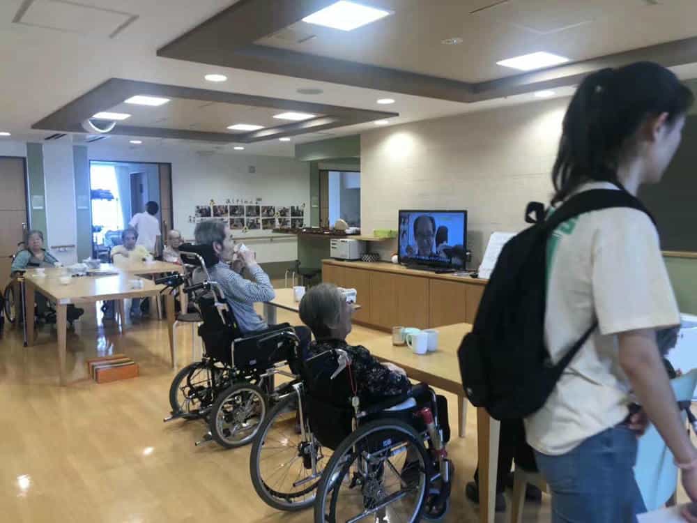 介护男女工(图3)